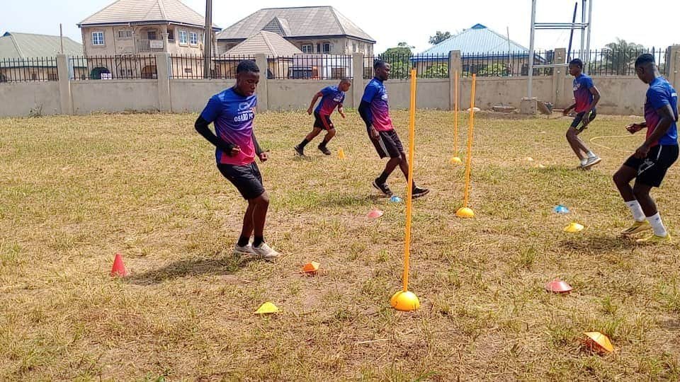 Agility training at Osaro Intl Sports Academy with young athletes improving speed and coordination.